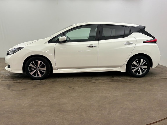 Nissan Leaf 3 of 24