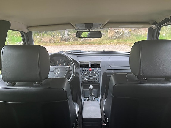 Mercedes-Benz C220 6 of 6