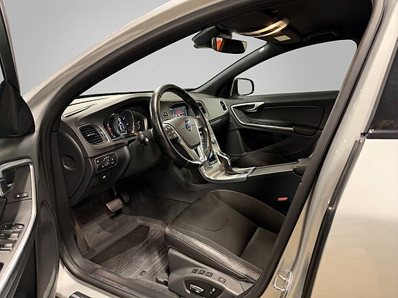 Volvo V60 Cross Country 8 of 21