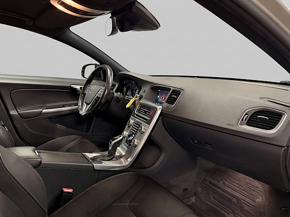 Volvo V60 Cross Country 14 of 21