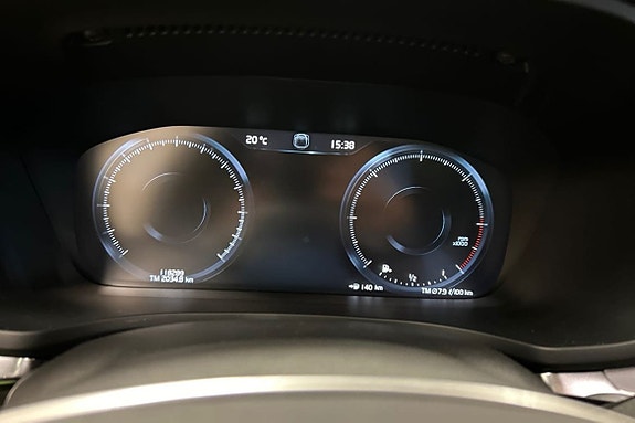 Volvo V60 Cross Country 9 of 16
