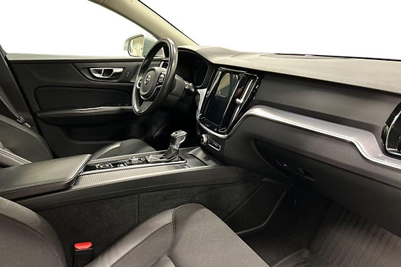 Volvo V60 Cross Country 6 of 16