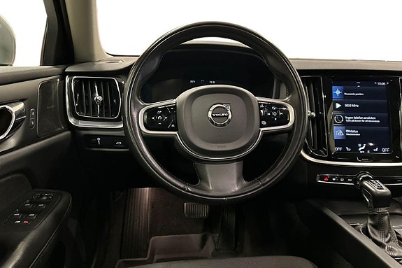 Volvo V60 Cross Country 8 of 16