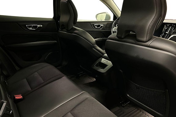 Volvo V60 Cross Country 11 of 16