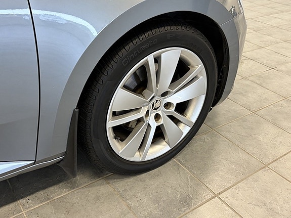 Skoda Superb 2 of 19
