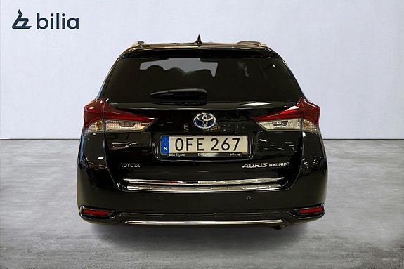 Toyota Auris 5 of 23