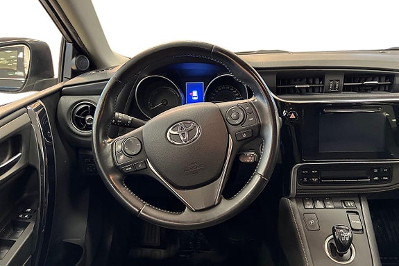 Toyota Auris 11 of 23