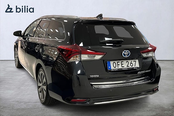 Toyota Auris 2 of 23