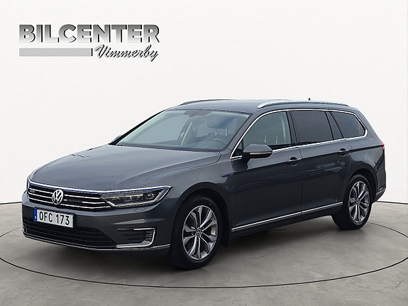 Volkswagen Passat 2 of 22