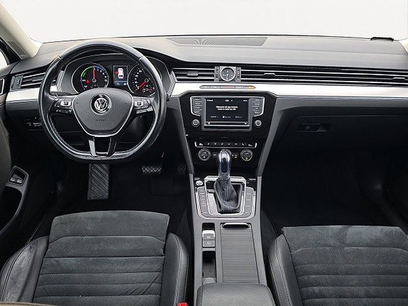 Volkswagen Passat 11 of 22