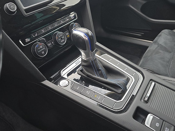 Volkswagen Passat 10 of 22