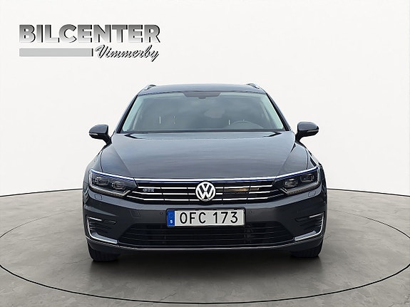 Volkswagen Passat 8 of 22