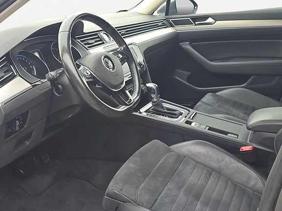 Volkswagen Passat 16 of 22