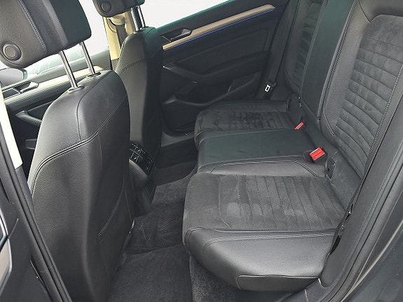 Volkswagen Passat 18 of 22