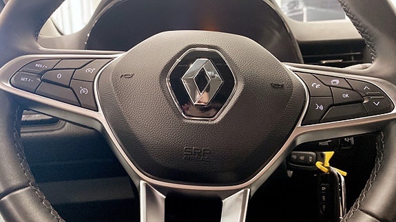 Renault Clio 17 of 18