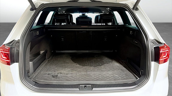 Volkswagen Passat 13 of 30