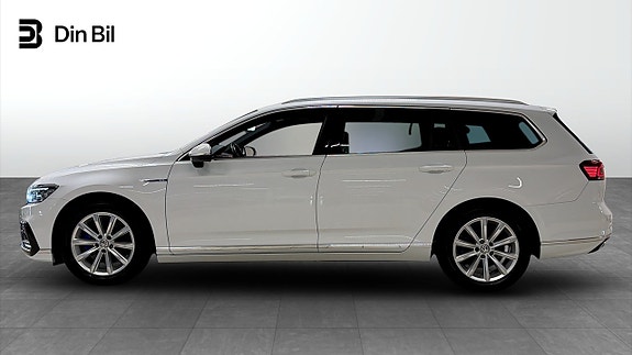 Volkswagen Passat 3 of 30