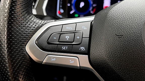 Volkswagen Passat 17 of 30