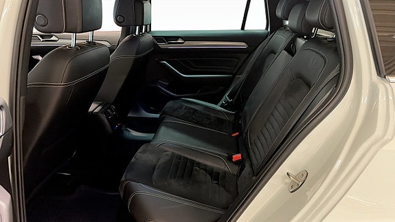 Volkswagen Passat 12 of 30