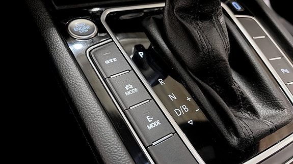 Volkswagen Passat 23 of 30