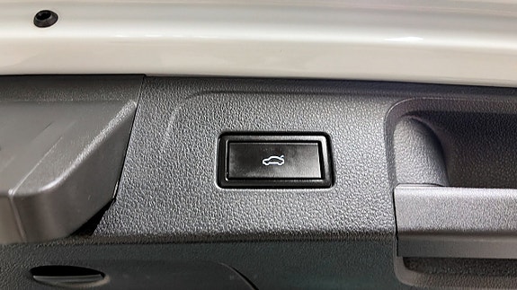 Volkswagen Passat 16 of 30
