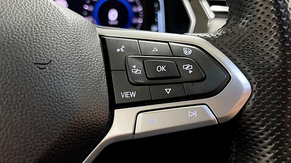 Volkswagen Passat 21 of 30