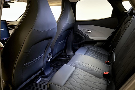 Ford Explorer 8 of 9