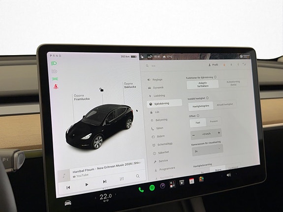Tesla Model Y 22 of 30