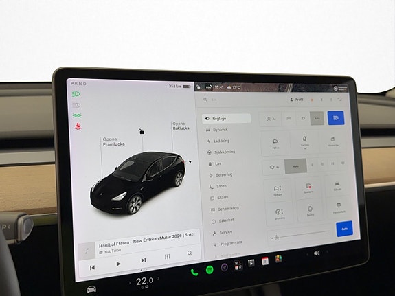 Tesla Model Y 21 of 30