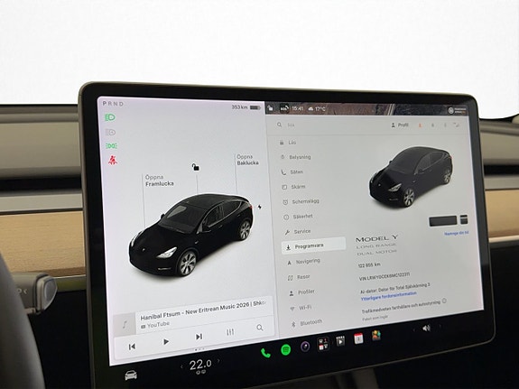 Tesla Model Y 23 of 30