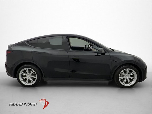 Tesla Model Y 10 of 30