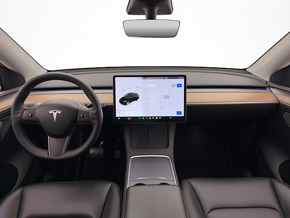 Tesla Model Y 14 of 30