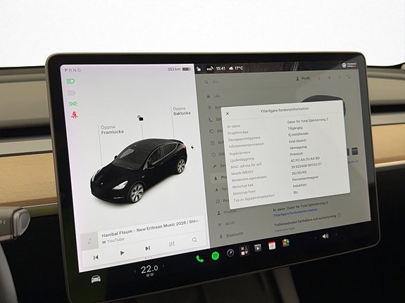 Tesla Model Y 24 of 30