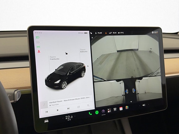 Tesla Model Y 19 of 30
