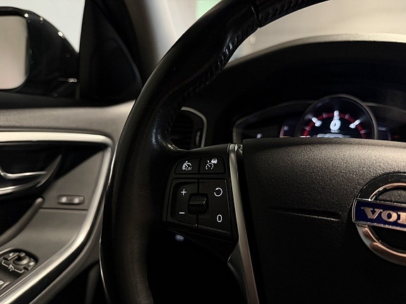 Volvo S60 Cross Country 25 of 30