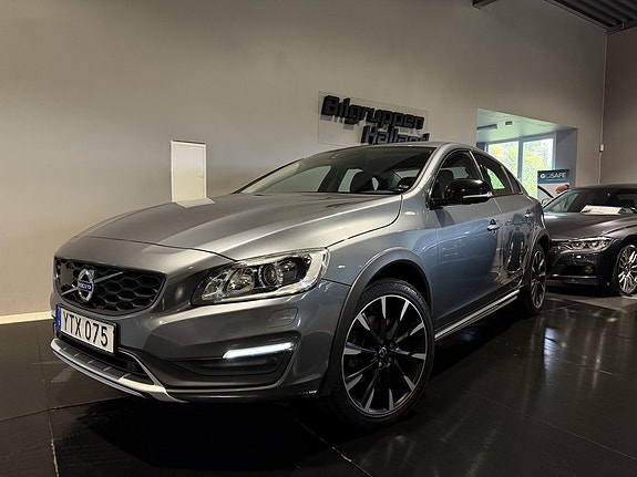 Volvo S60 Cross Country 9 of 30