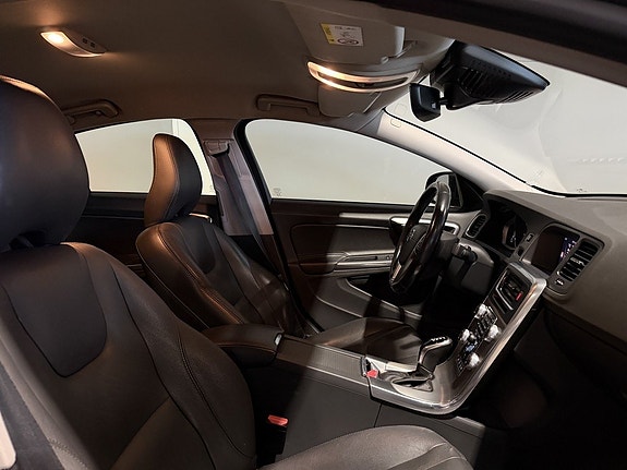 Volvo S60 Cross Country 16 of 30