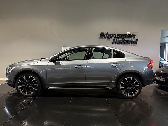 Volvo S60 Cross Country 2 of 30