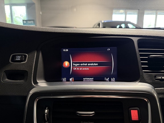 Volvo S60 Cross Country 24 of 30