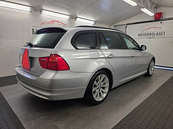 BMW 320 3 of 11