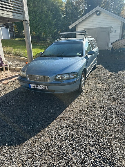 Volvo V70 2 of 4
