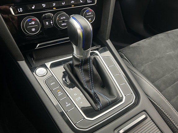 Volkswagen Passat 23 of 30