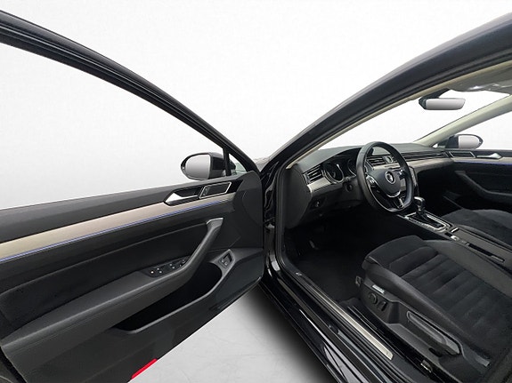 Volkswagen Passat 11 of 30