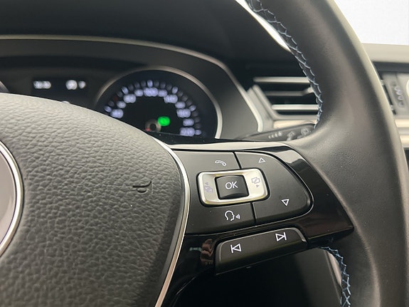 Volkswagen Passat 18 of 30