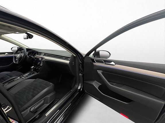 Volkswagen Passat 24 of 30