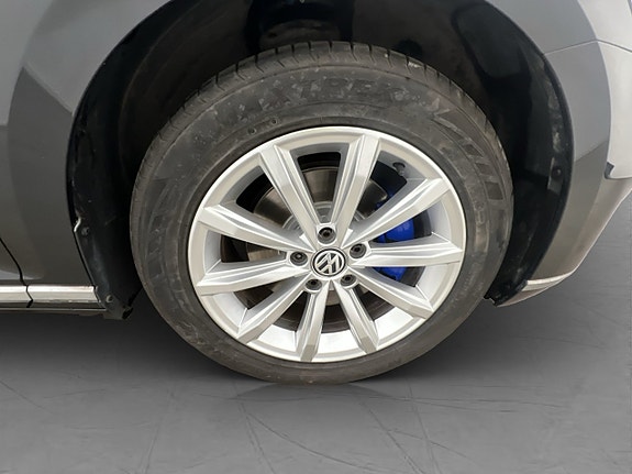 Volkswagen Passat 30 of 30