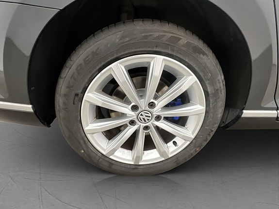 Volkswagen Passat 29 of 30