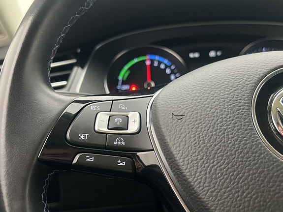 Volkswagen Passat 16 of 30