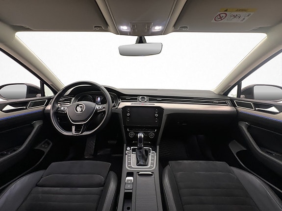 Volkswagen Passat 13 of 30