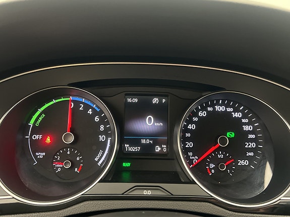 Volkswagen Passat 17 of 30